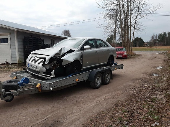 Toyota avensis -03 1,6 hb