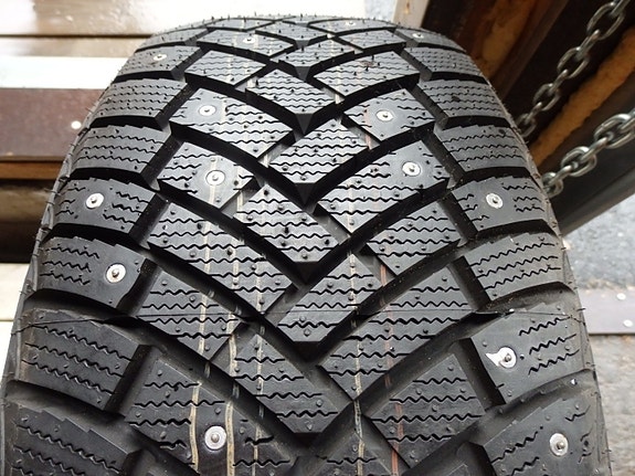 Uudet Linglong 215/55R16 nastarenkaat rahteineen