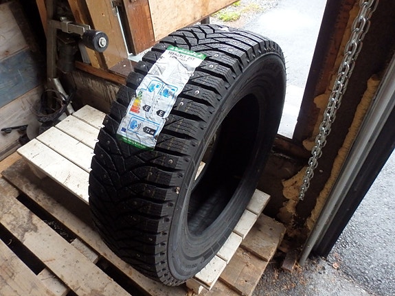Ajamaton Triangle 195/65R15 nastarengas halvalla