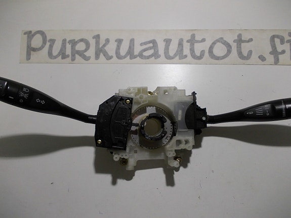 Mitsubishi lancer 1999 monitoimikatkaisin keskus