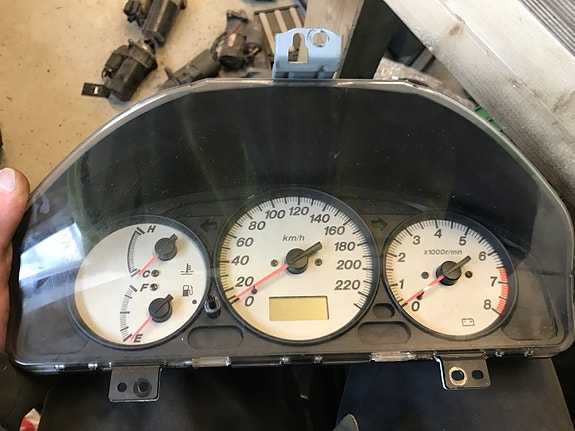Mazda 323f mittaristo täydellinen 2000