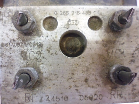 Toyota avensis ABS hydraulipumppu 1999