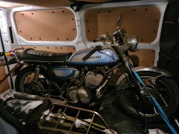 Kawasaki h1 500 tai z1 900 projektit myös varaosat