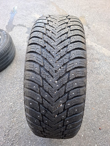 225/60R17 Nokian Hakkapeliitta 8 SUV