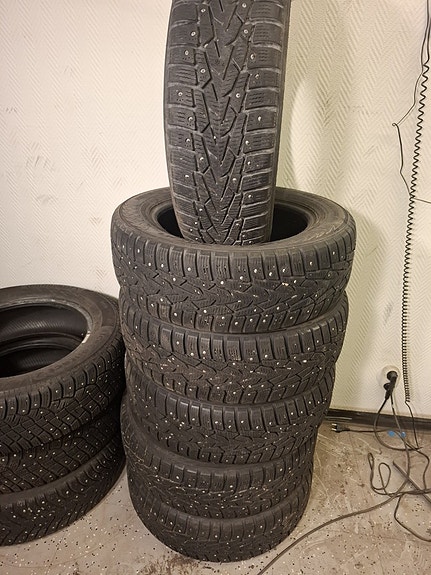 185/60R15 Nokian Hakkapeliitta 7 renkaita.