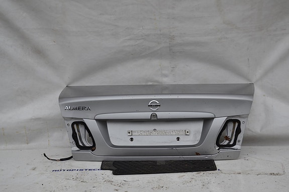 Nissan Almera 00- takaluukku