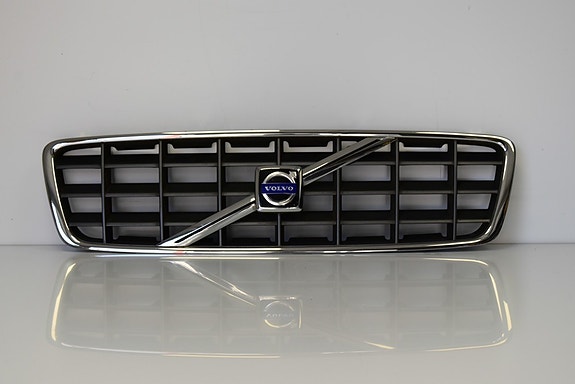 Volvo XC70 -04 etusäleikkö
