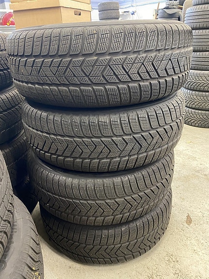 17" Pirelli kitkarenkaat