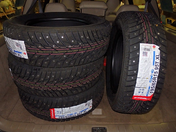 Uudet Nankang 195/65R15 nastarenkaat rahteineen