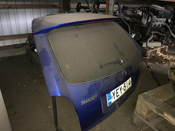 Mazda 323F 2003vm takaluukku