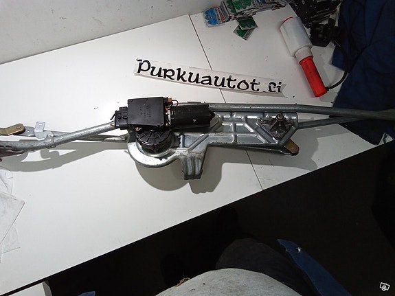 Ford galaxy tuulilasin pyyhkimen mekanismi 2001