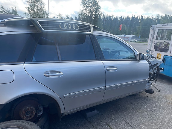 Mb w211 320cdi sekalaista osaa jäljellä