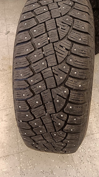 Continental 215/65R16 IceContact 2