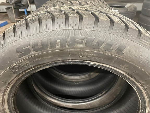 Sunful 225/60R17 nastarenkaat