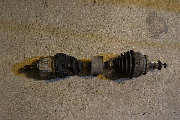 Volvo S80 -03 vetoakseli vasen