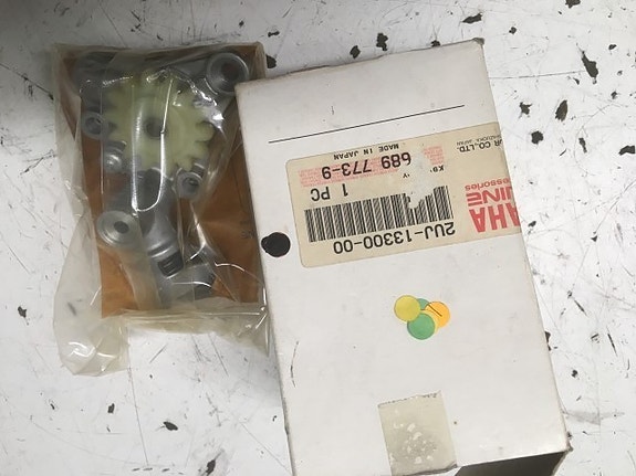 Yamaha XV 125 250 öljypumppu uusi OEM