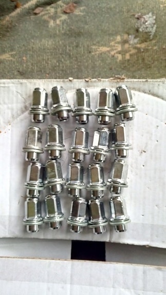 Toyotan pitkat mutterit 20kpl