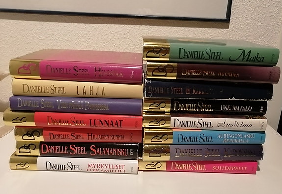 Suosittuja Danielle Steel kirjoja