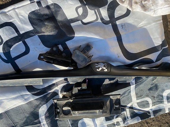 Peugeot 206 takaluukun kahva ulkopuoli