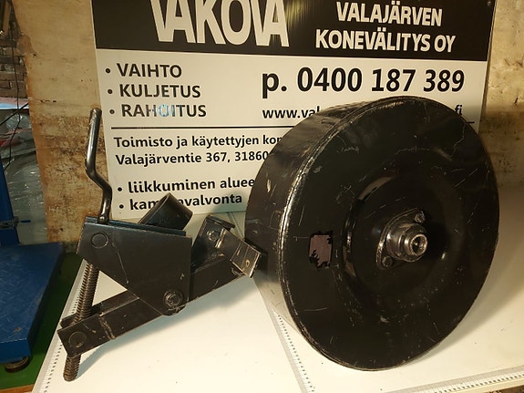 Kverneland TUKIPYÖRÄ - AB JA AD AUROIHIN