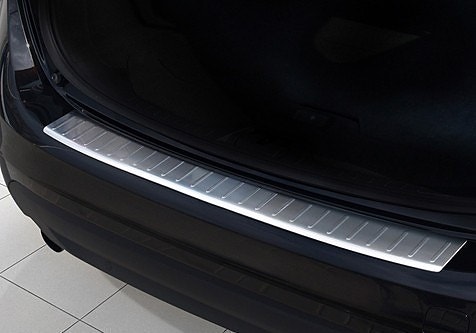 Takapuskurin kolhusuoja Volvo V60 2010-2018