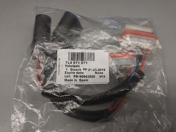 VW Touareg ajovalojen adabteri johto 7L6971071