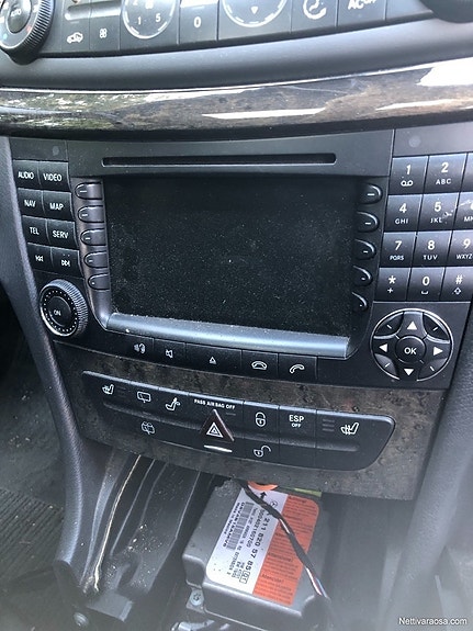 Mercedes E 211 Comand Näyttö