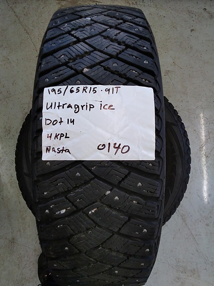 Nastarenkaat 195/65R15 Ultragrip ice 4kpl