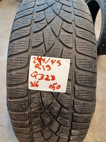 Kitkarenkaat 245/45R19 dunlop Q323