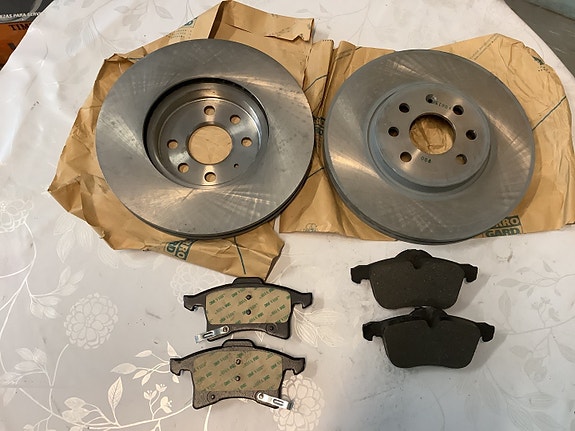 93175376/93176115 Jarrulevyt+Palat eteen Opel Combo,Corsa,Meriva