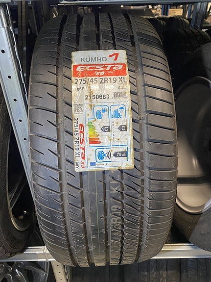 1KPL 19-tuumainen kumho ecsta x3 kesärengas