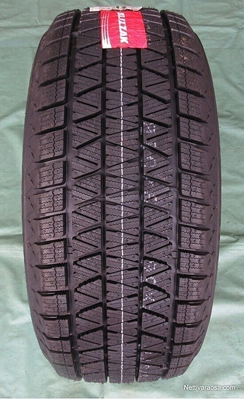 Uudet Bridgestone 205/80R16 kitkarenkaat rahteineen
