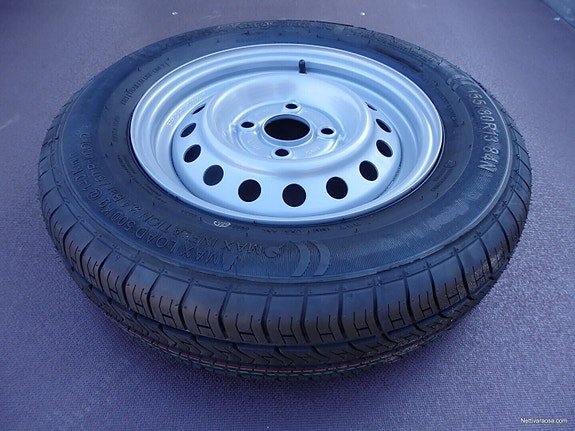 Uudet Kenda 155/80R13 peräkärryn renkaat vanteilla