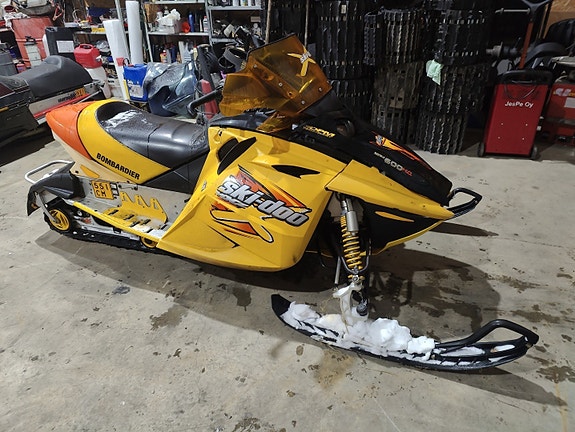 Skidoo rev 600 osia