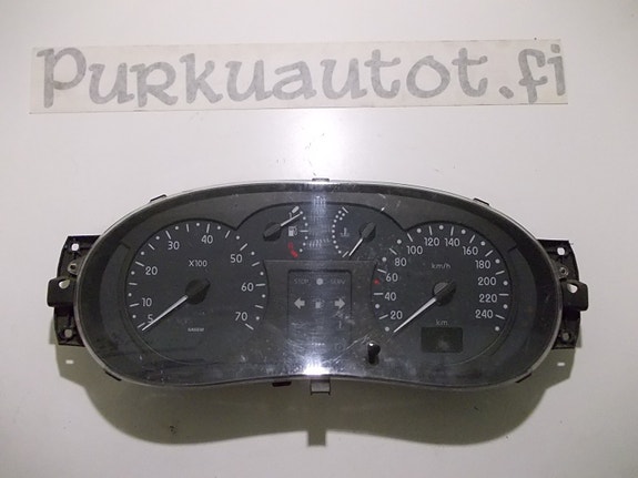 Renault clio 2000 1,2 bensa mittaristo täydellinen