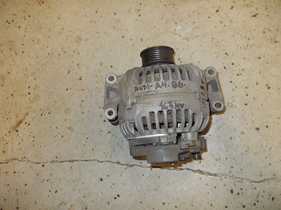 Audi a4 b6 bensa 1.8T laturi