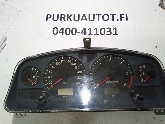 Toyota avensis mittaristo täydellinen 1998