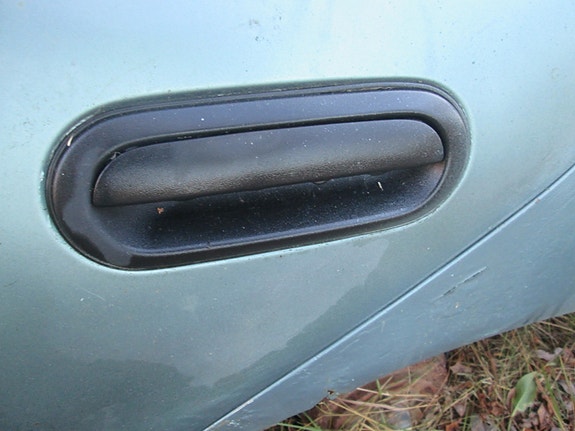 Nissan Sunny Ovenkahvoja