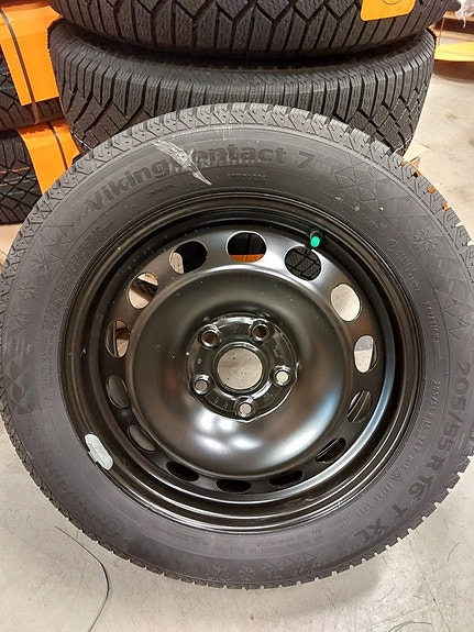 VAG 16"+ 205/55R16 Continental kitka