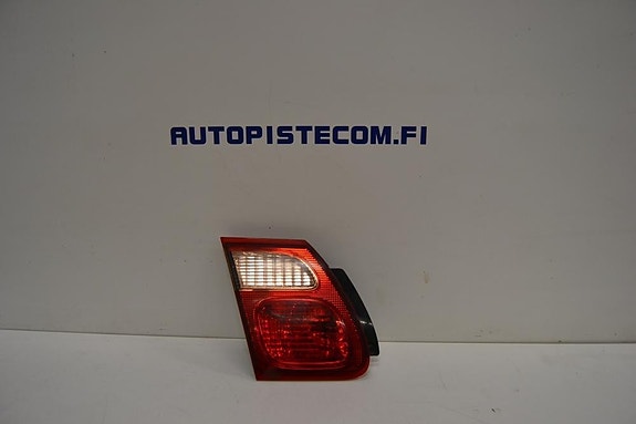 Nissan Almera sed. takaluukun valo