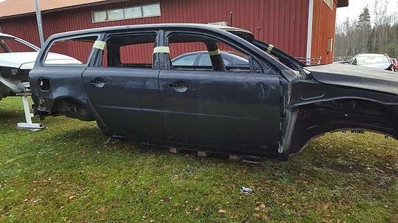 Volvo V70 tehdas uusi kori -08 osina