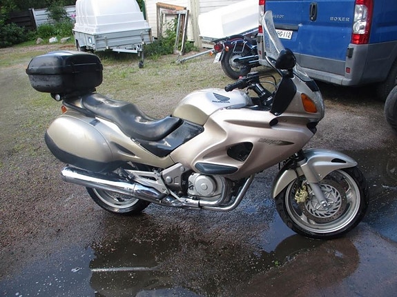Honda NT 650 V 2000 osia