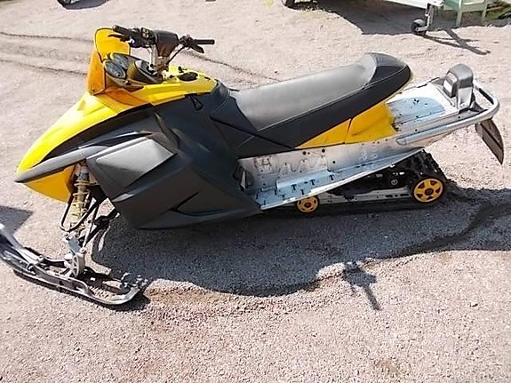 Ski-Doo MXZ 550 2005 osia