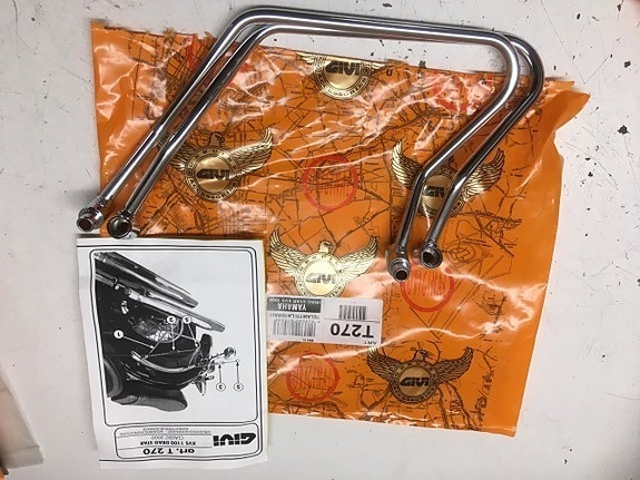 Givi sivutelineet pehmeille sivulaukuille T270