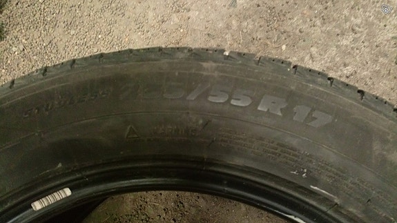 2x 235/55R17 Michelin X-ice Xi3 kitkarenkaat