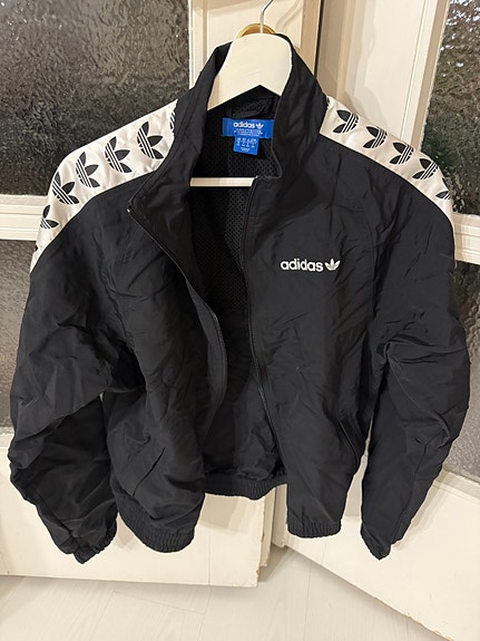 Adidas tuulitakki