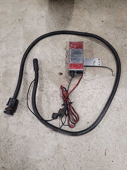 Arctic Battery Charger