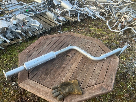 Nissan Sunny Y10 Farmari 1.6 Väliputki 91-92