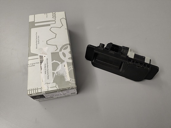 MB Takaluukun kahva/mikrokytkin kamerapaikalla A0997503600