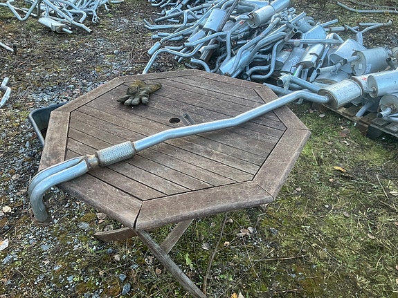 Mitsubishi Lancer Farmari 1.5 Etuputki 85-5/86